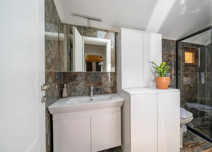 Guenes Вилла Каш